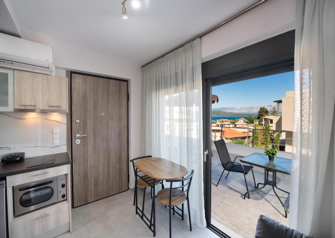 Angelica'S And Irene'S Design Apartments Swimming Pool Nikiana Esterno foto